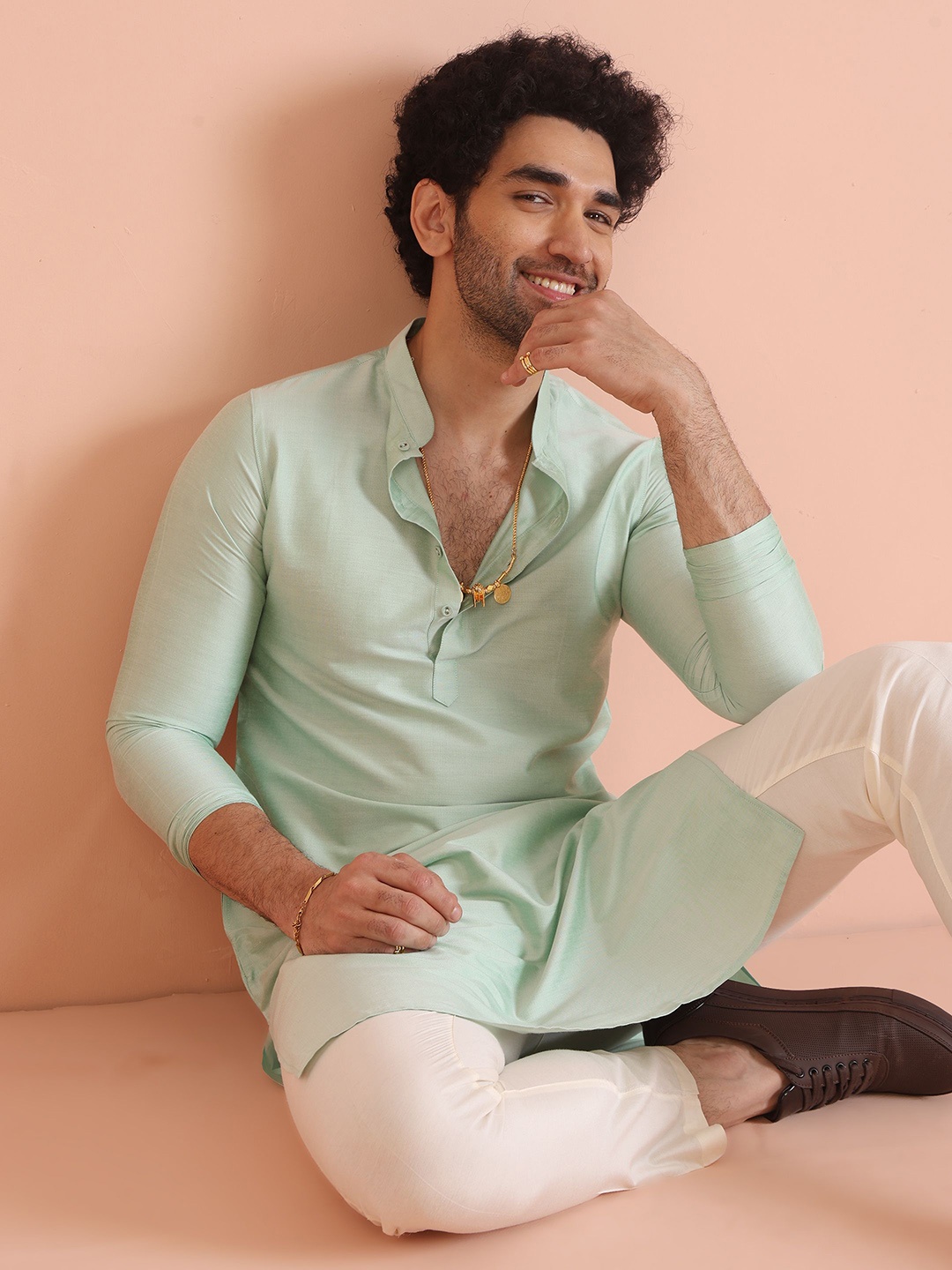 

KISAH Mandarin Collar Straight Kurta With Trousers, Green