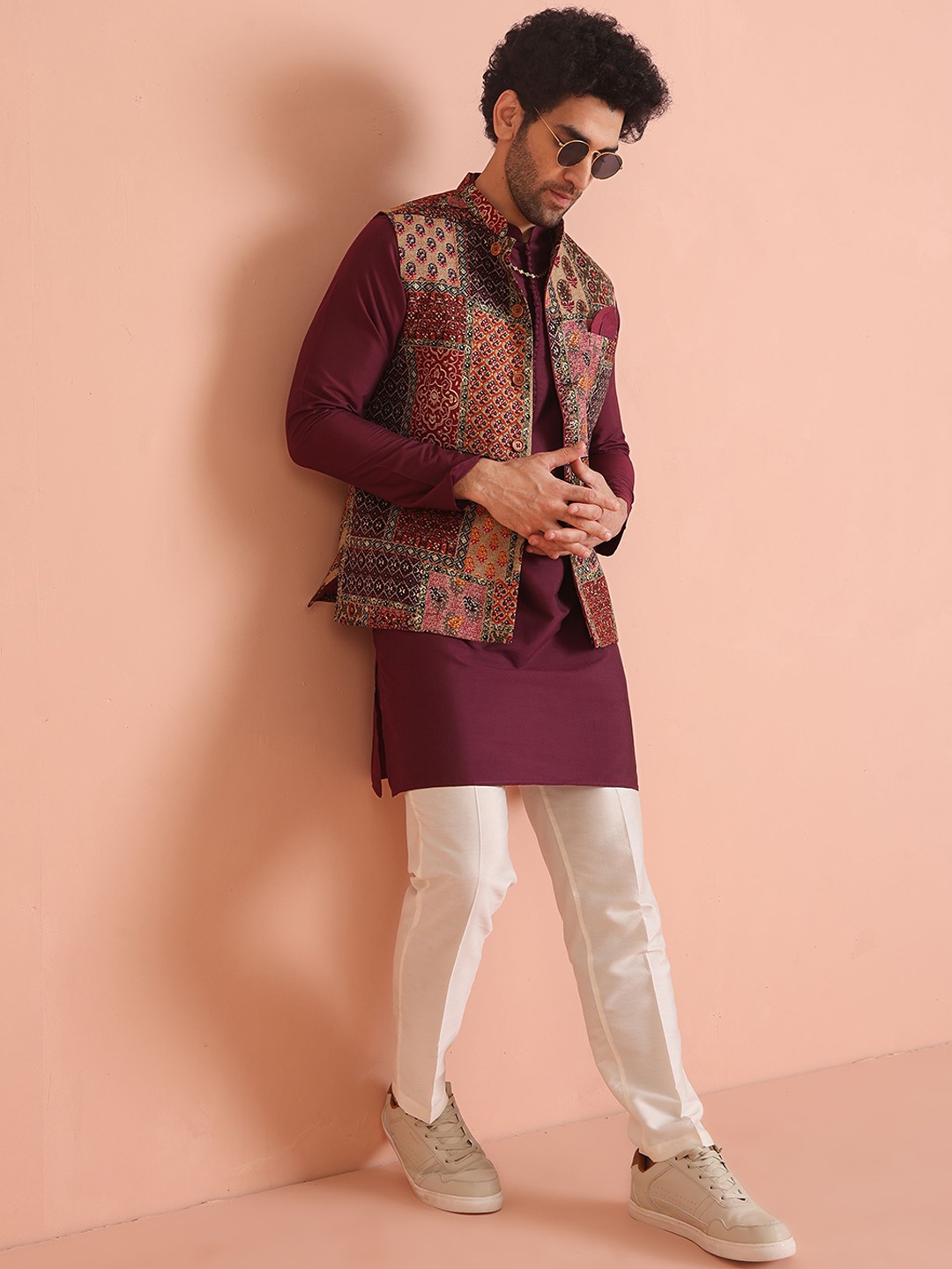 

KISAH Ethnic Motifs Printed Mandarin Collar Straight Kurta With Trousers, Brown