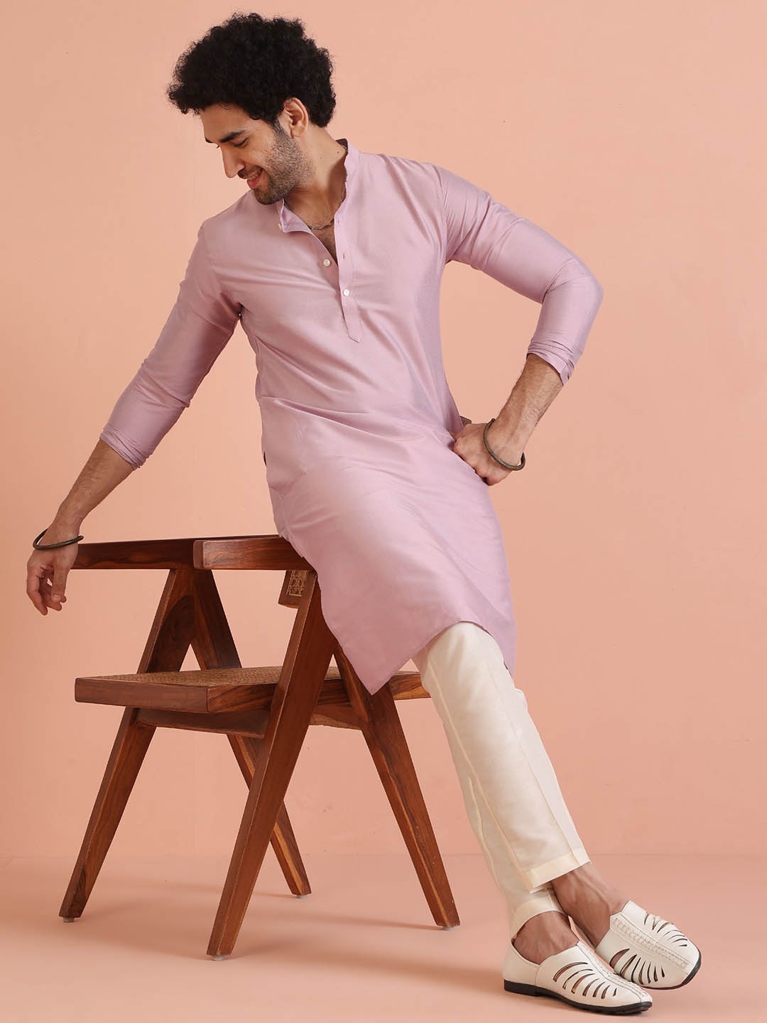 

KISAH Mandarin Collar Straight Kurta With Trousers, Pink