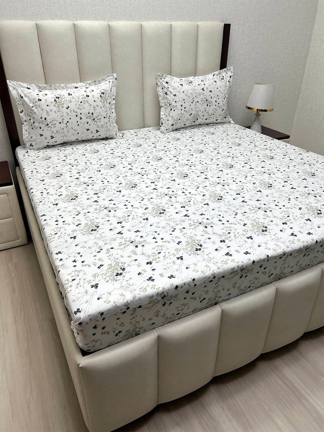 

Pure Decor White & Grey Floral Pure Cotton 400 TC King Bedsheet Set 2.75 m x 2.74 m