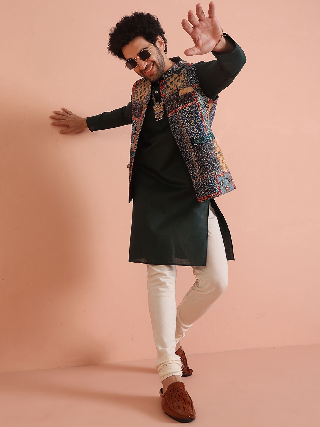 

KISAH Mandarin Collar Straight Kurta With Churidar & Printed Nehru jacket, Green