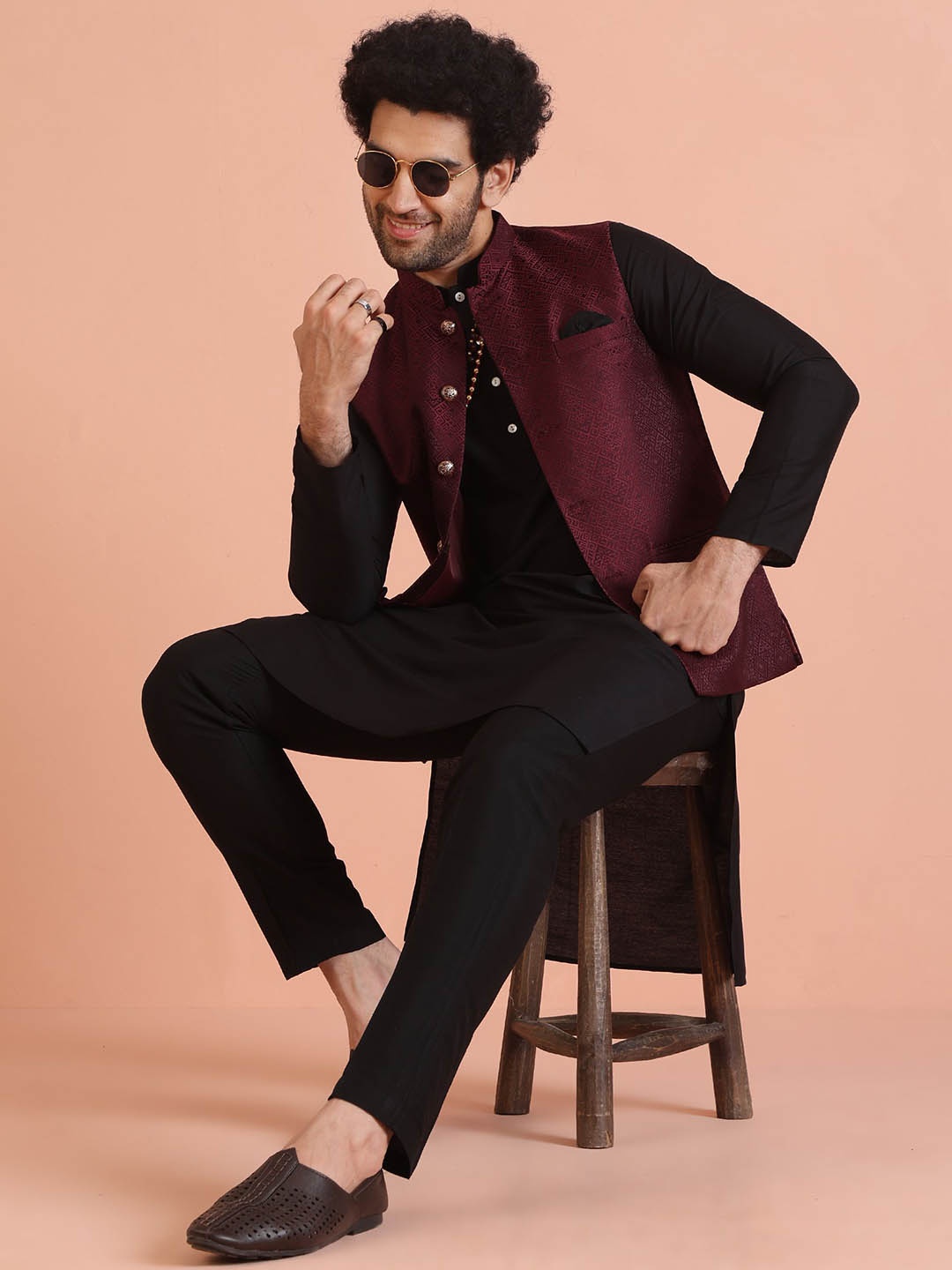 

KISAH Mandarin Collar Straight Kurta with Trousers & Geometric Woven Design Nehru jacket, Maroon