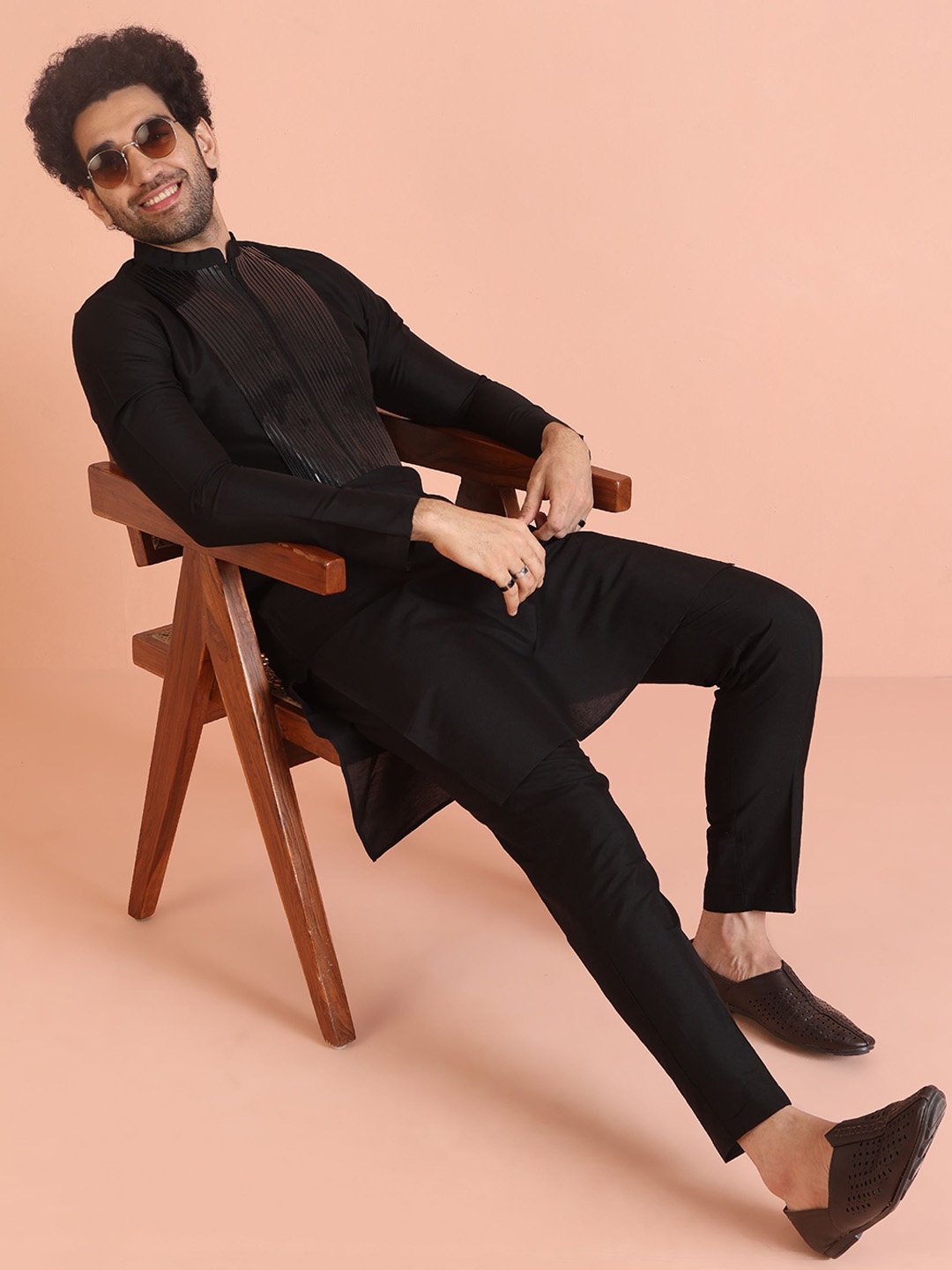

KISAH Straight Kurta with Trousers, Black