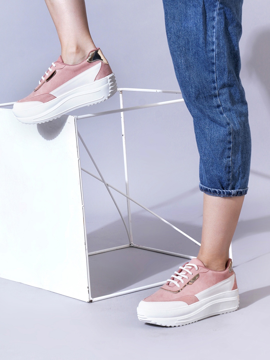 

PLANET WALK Women Colourblocked Sneakers, Peach