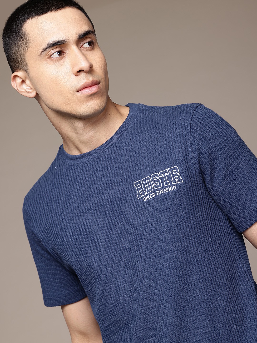 

The Roadster Lifestyle Co. Men Self Design T-shirt, Blue