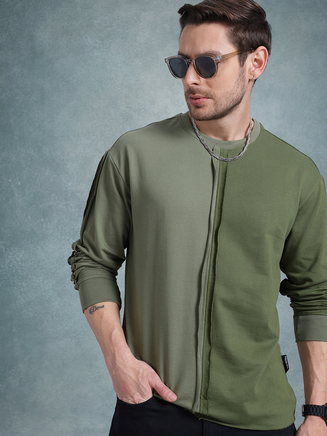 

The Roadster Life Co. Men Colourblocked Pure Cotton Relaxed Fit T-shirt, Olive