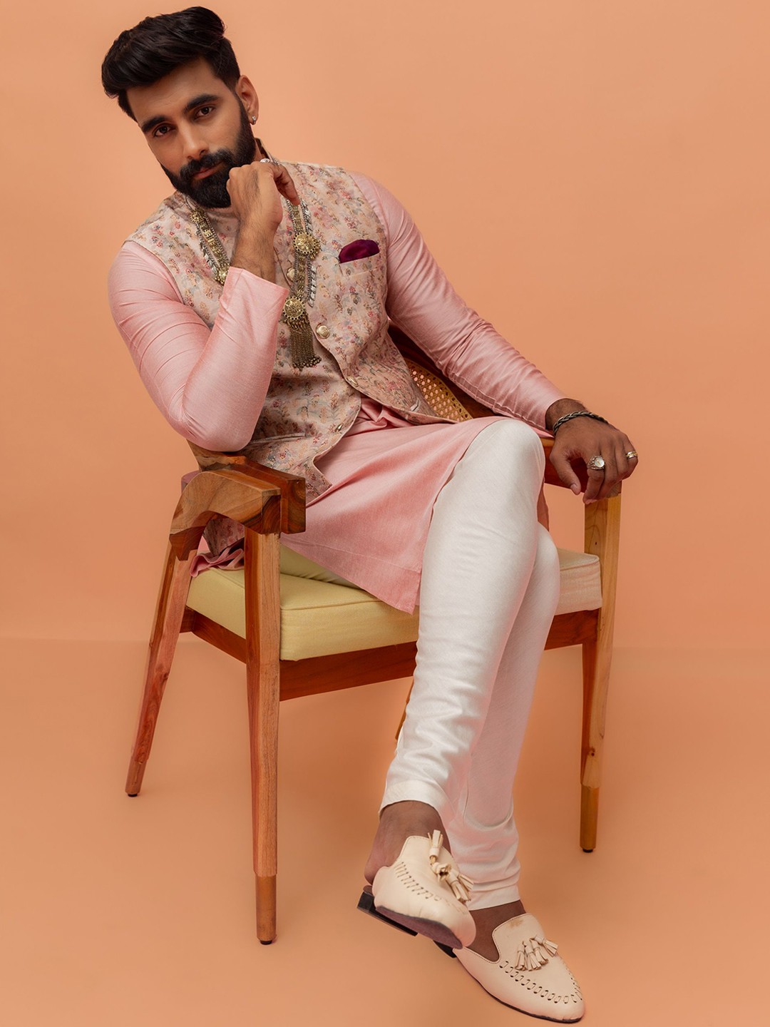 

KISAH Mandarin Collar Straight Kurta With Churidar & Woven Design Nehru jacket, Pink