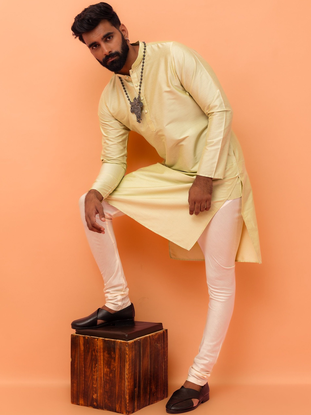

KISAH Straight Kurta with Churidar, Green
