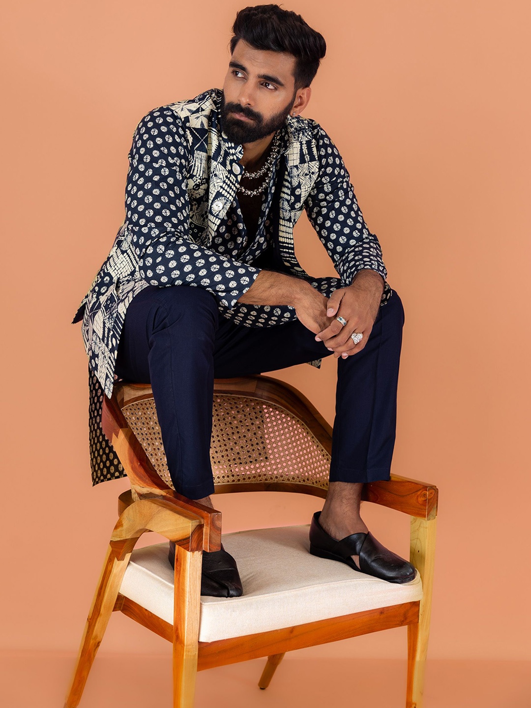 

KISAH Geometric Printed Mandarin Collar Straight Kurta & Trouser With Printed Nehru Jacket, Navy blue