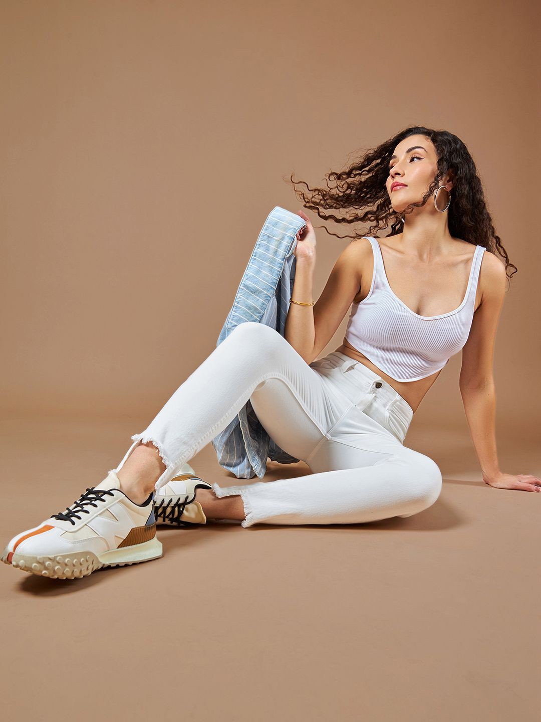 

Roadster Women Skinny Fit High Rise Side Slit Raw Edge Detailing Stretchable Denim Jeans, White