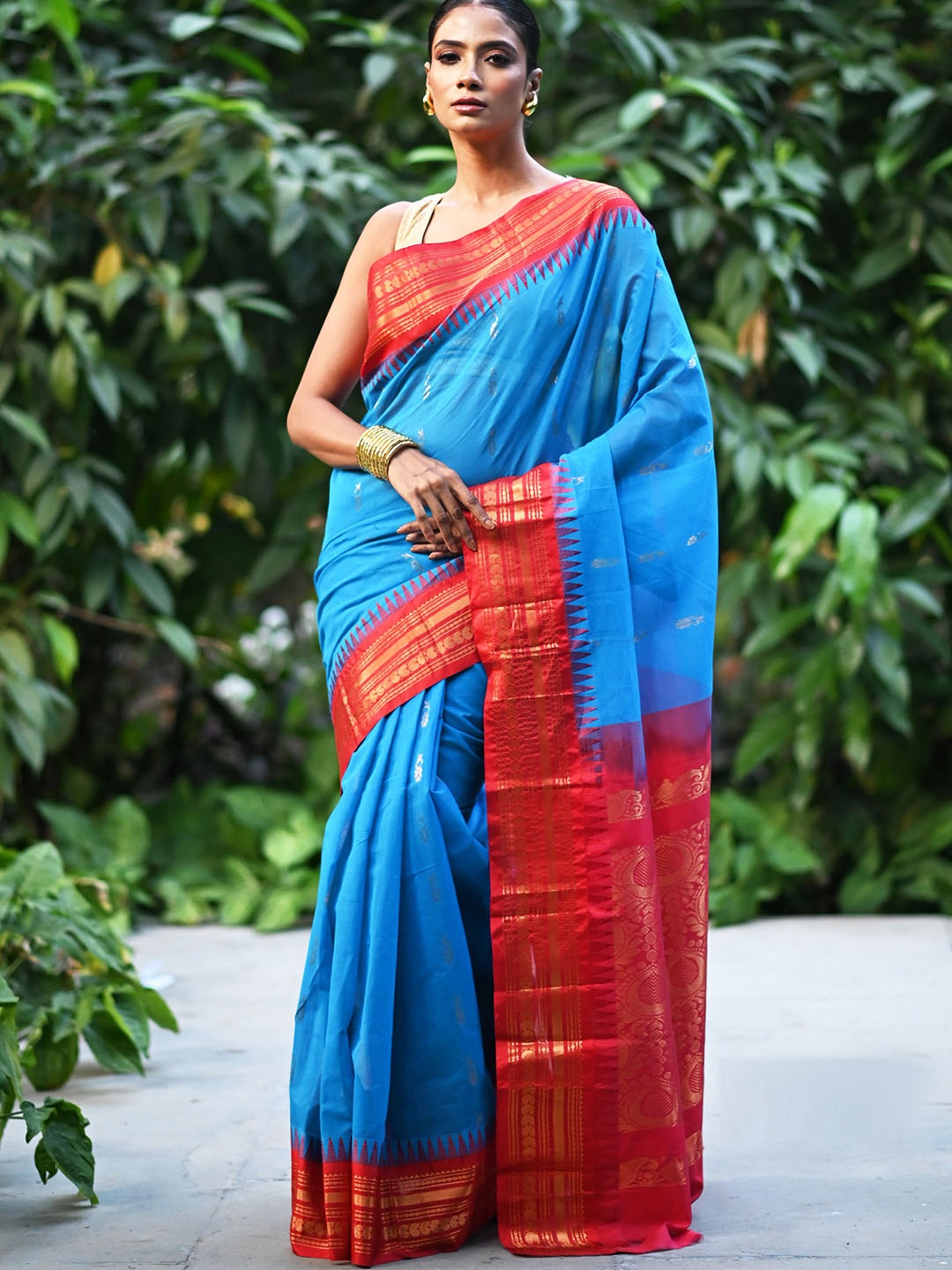 

Unnati Silks Woven Design Zari Pure Cotton Handloom Gadwal Saree, Blue