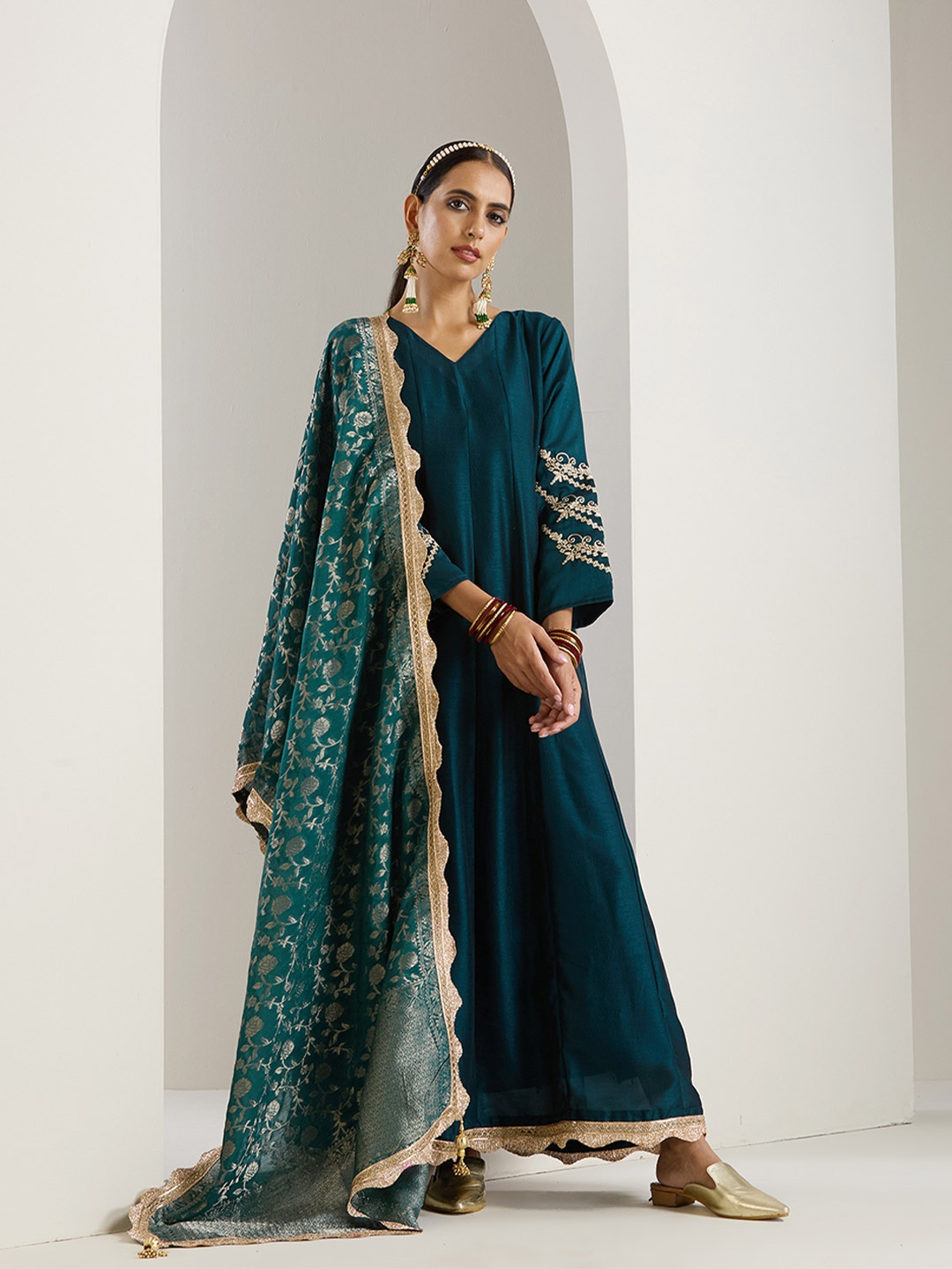 

Ishin Ethnic Motifs Embroidered Jacquard Maxi Ethnic Dresses, Green