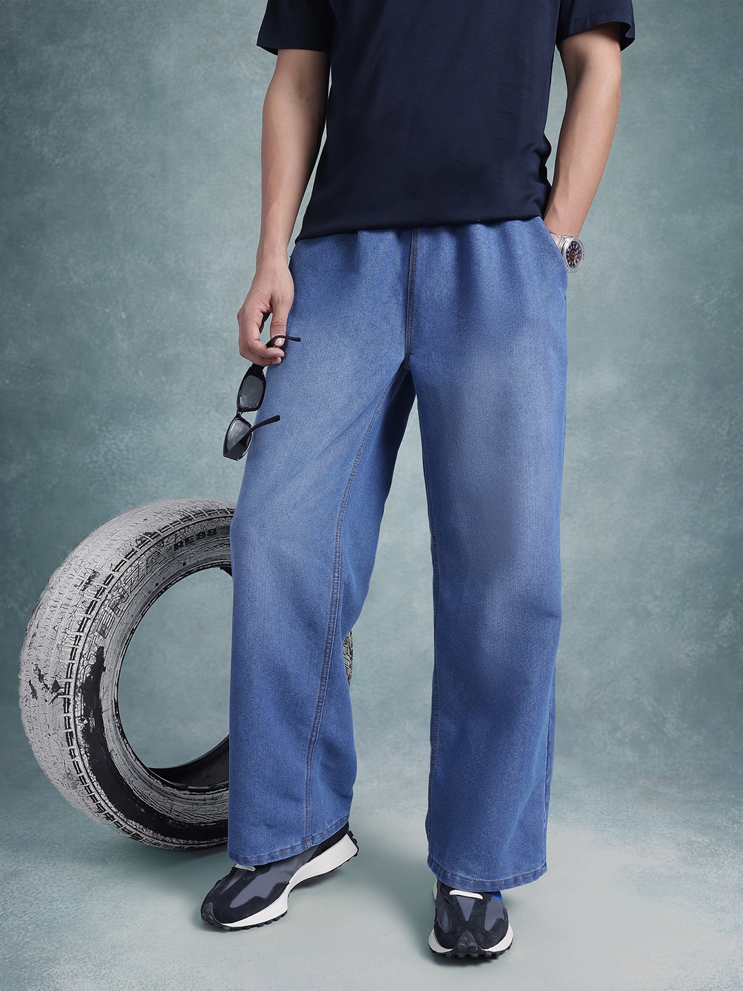 

The Roadster Life Co. Men Wide Leg Light Fade Stretchable Jeans, Blue