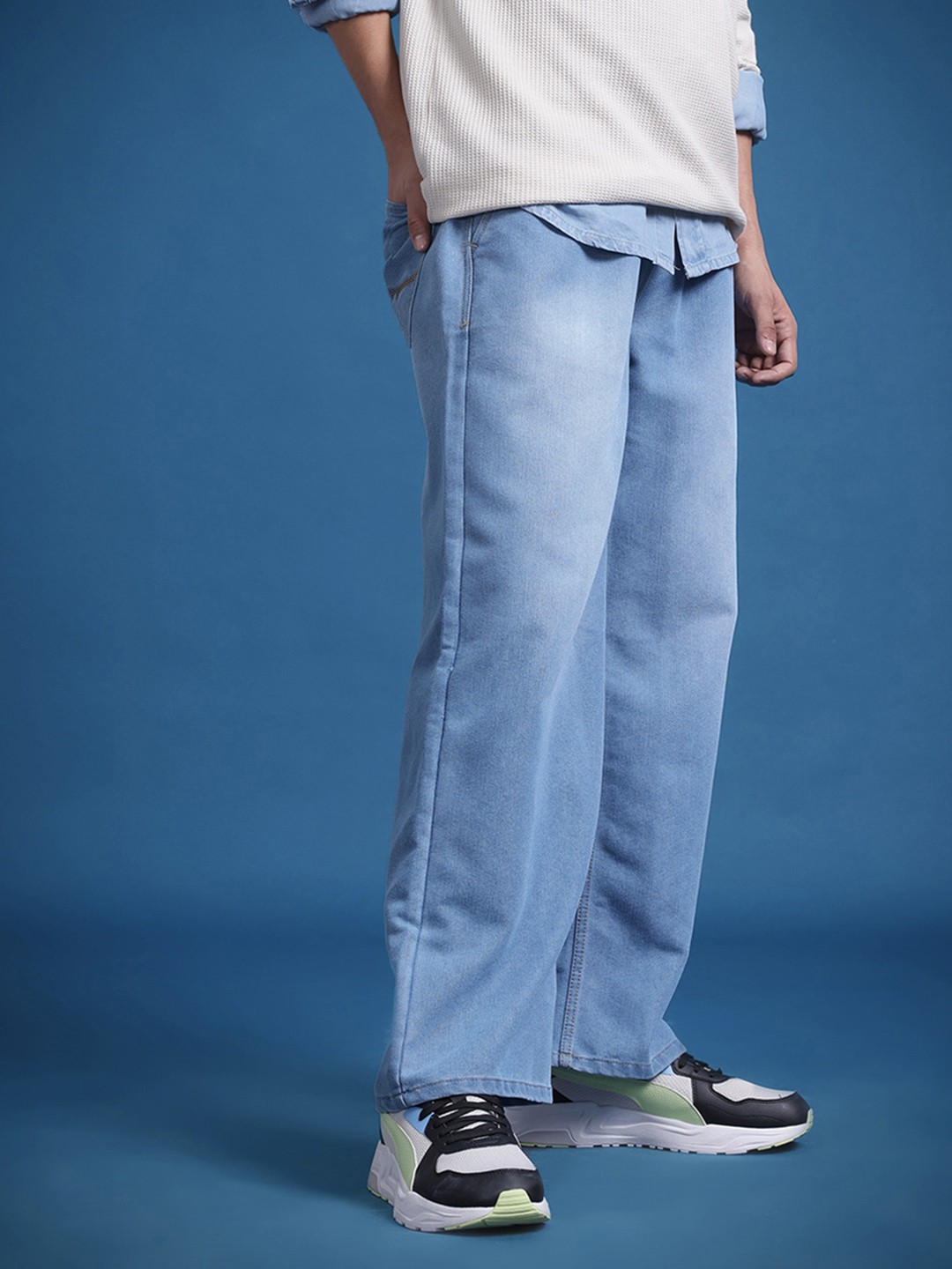 

The Roadster Life Co. Men Wide Leg Light Fade Stretchable Jeans, Blue