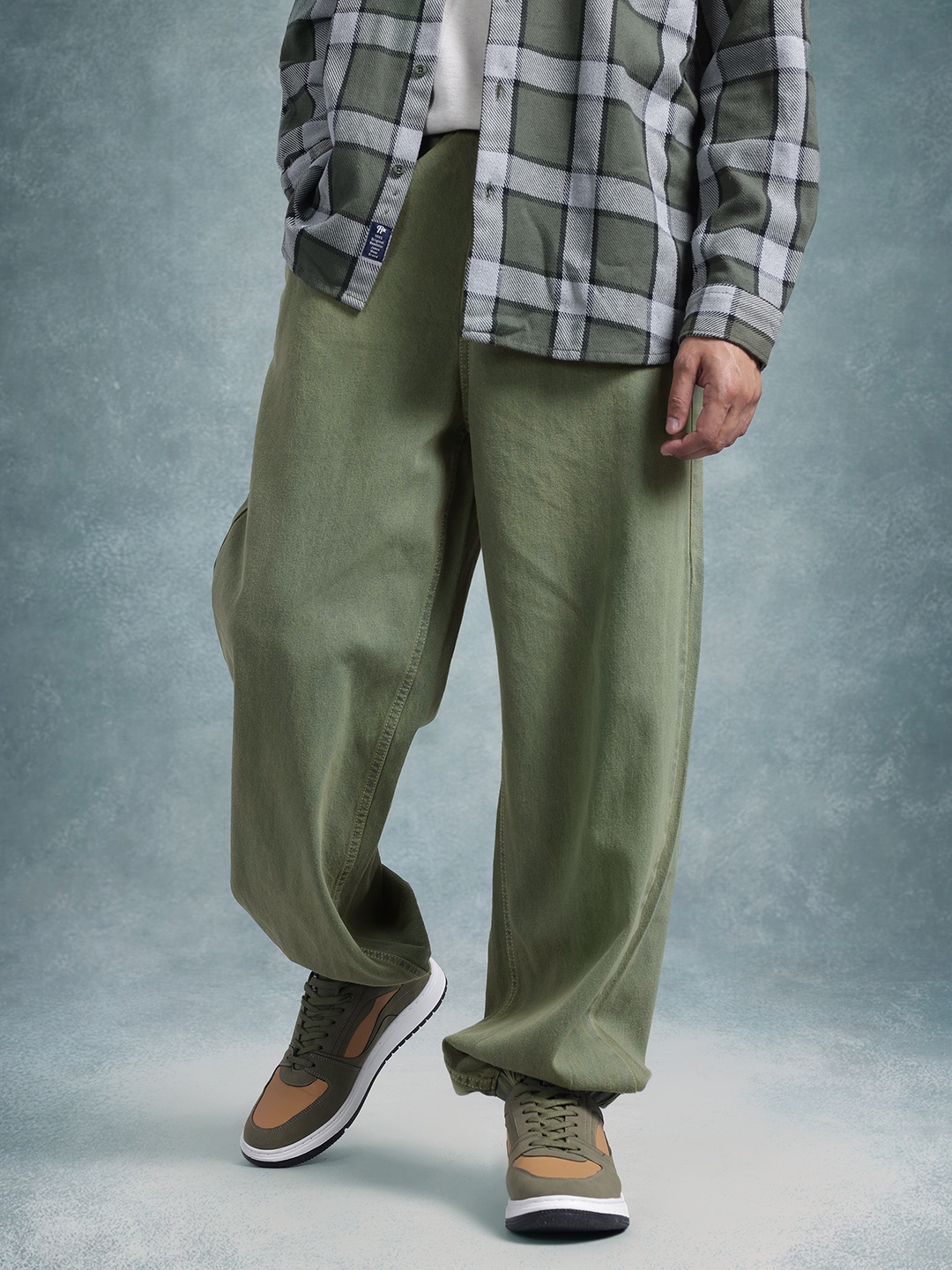 

The Roadster Life Co. Men Parachute Fit Jeans, Olive