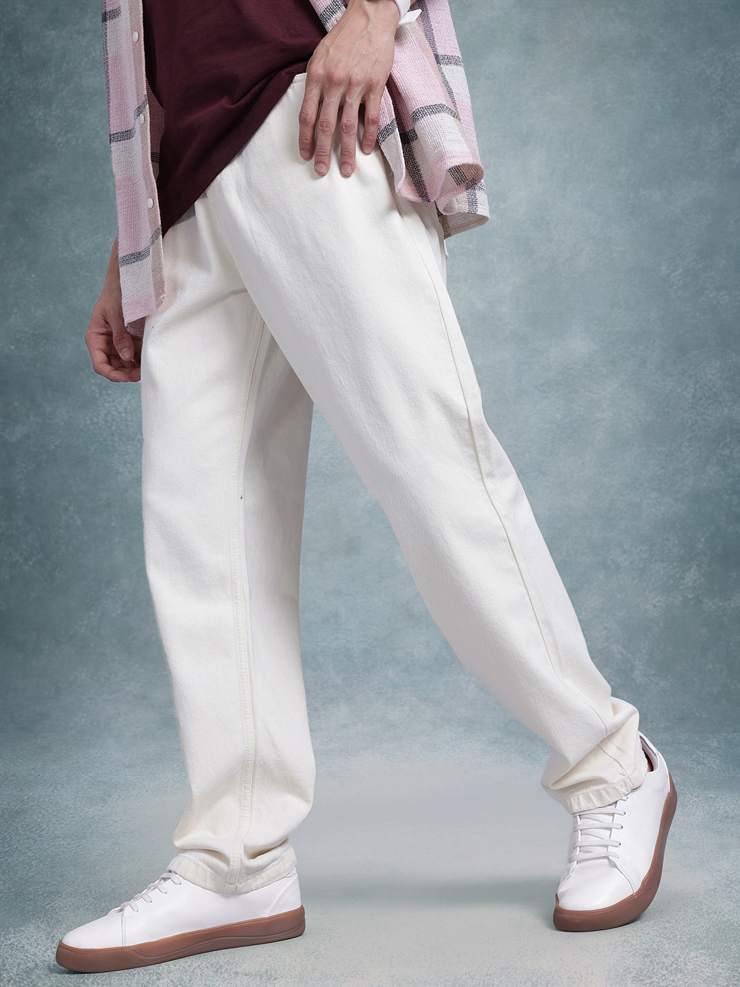 

The Roadster Life Co. Men Straight Fit Non-Stretchable Jeans, Off white