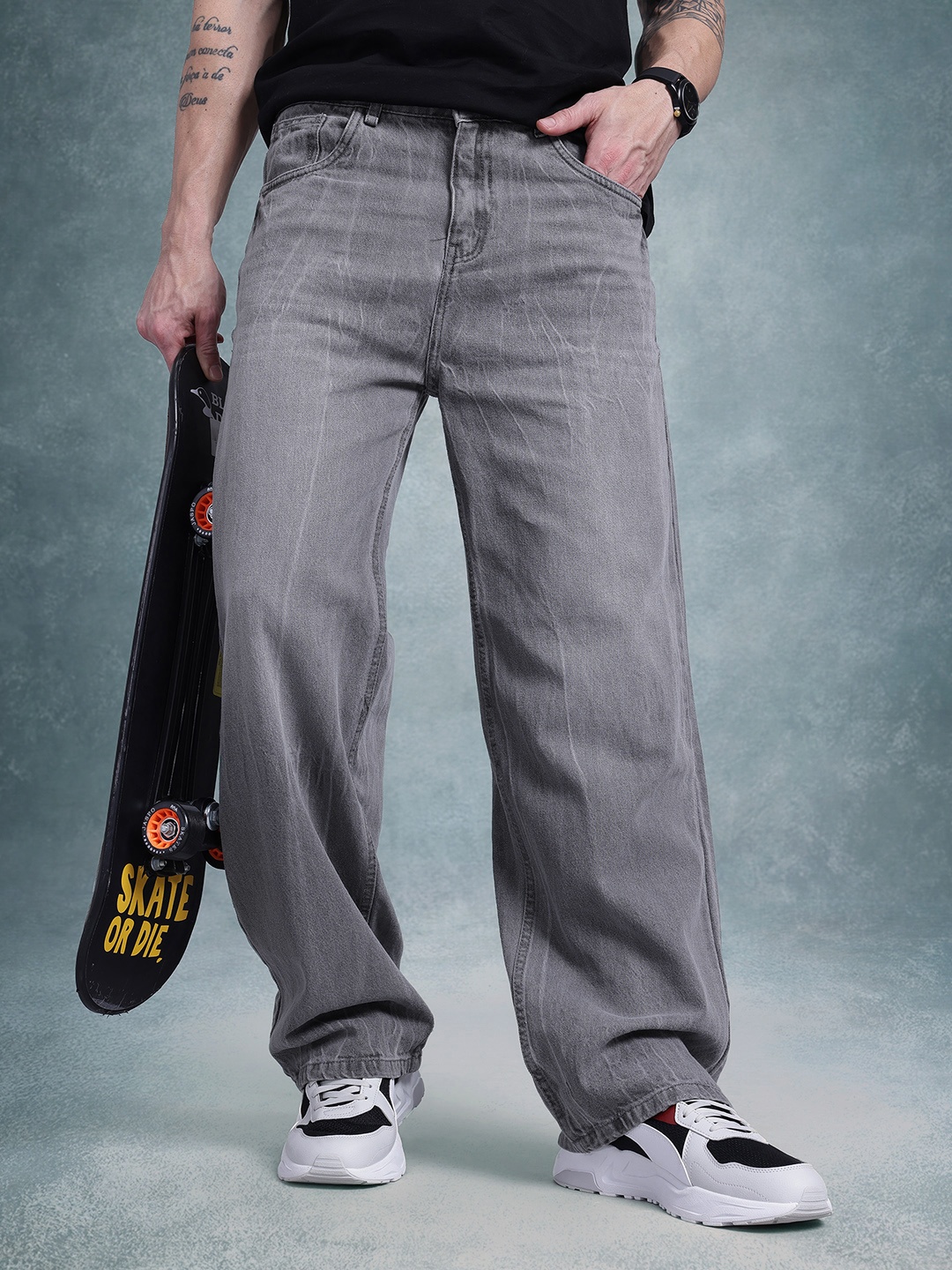 

The Roadster Life Co. Men Loose Wide Leg Light Fade Jeans, Grey