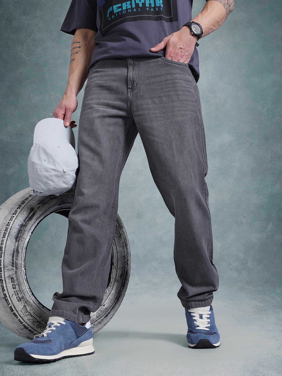 

The Roadster Life Co. Men Relaxed Fit Light Fade Jeans, Grey