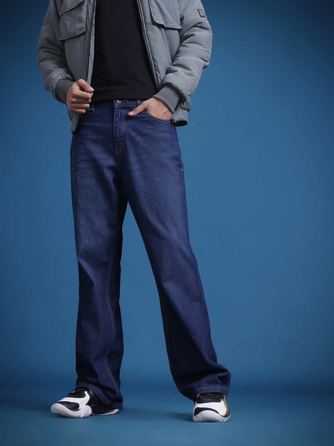 

The Roadster Life Co. Men Cotton Flared Light Fade Jeans, Navy blue