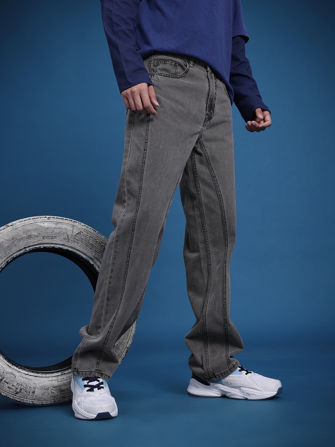 

The Roadster Life Co. Men Pure Cotton Relaxed Fit Jeans, Grey
