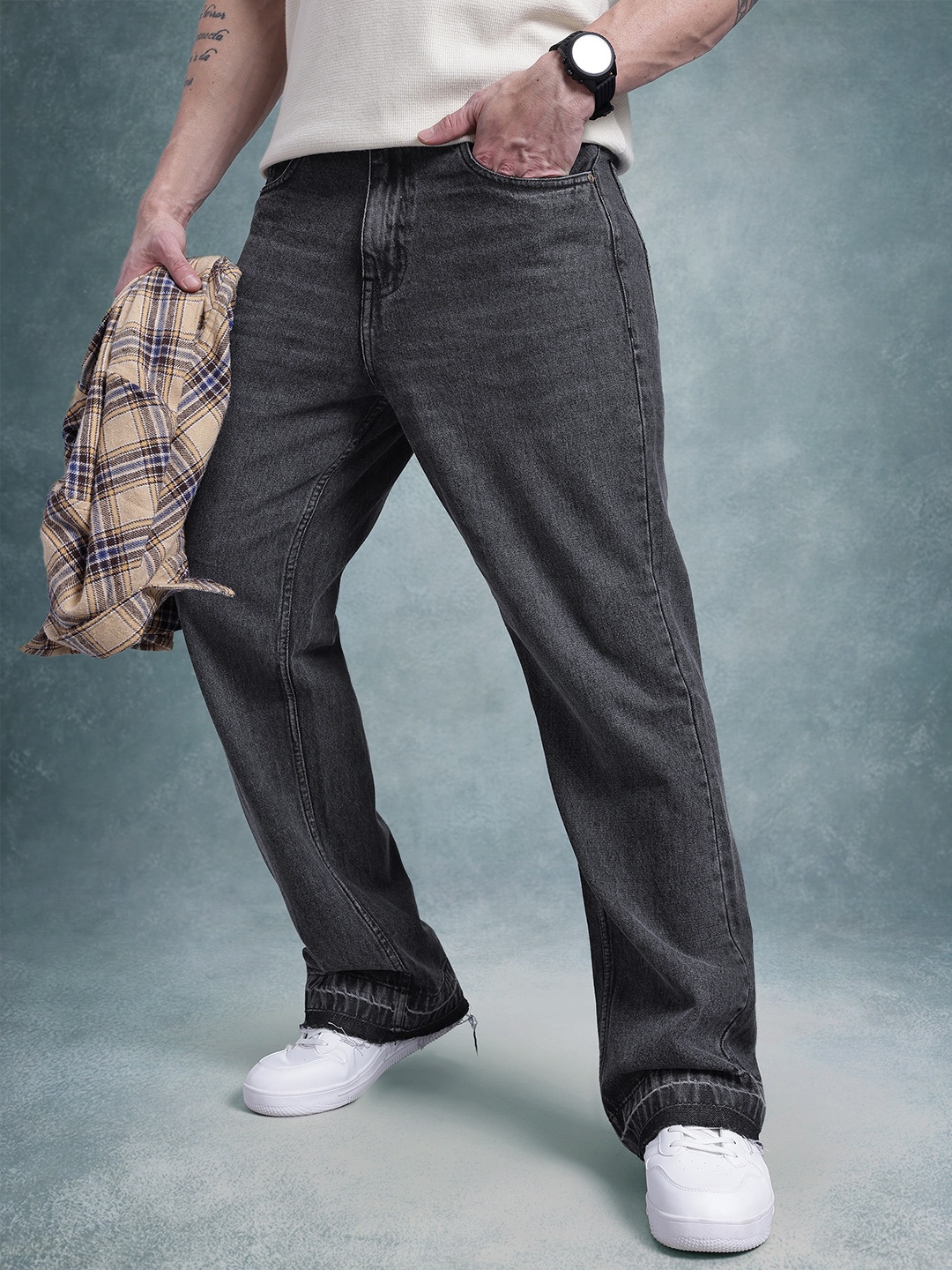 

The Roadster Life Co. Men Frayed Hem Flared Jeans, Charcoal