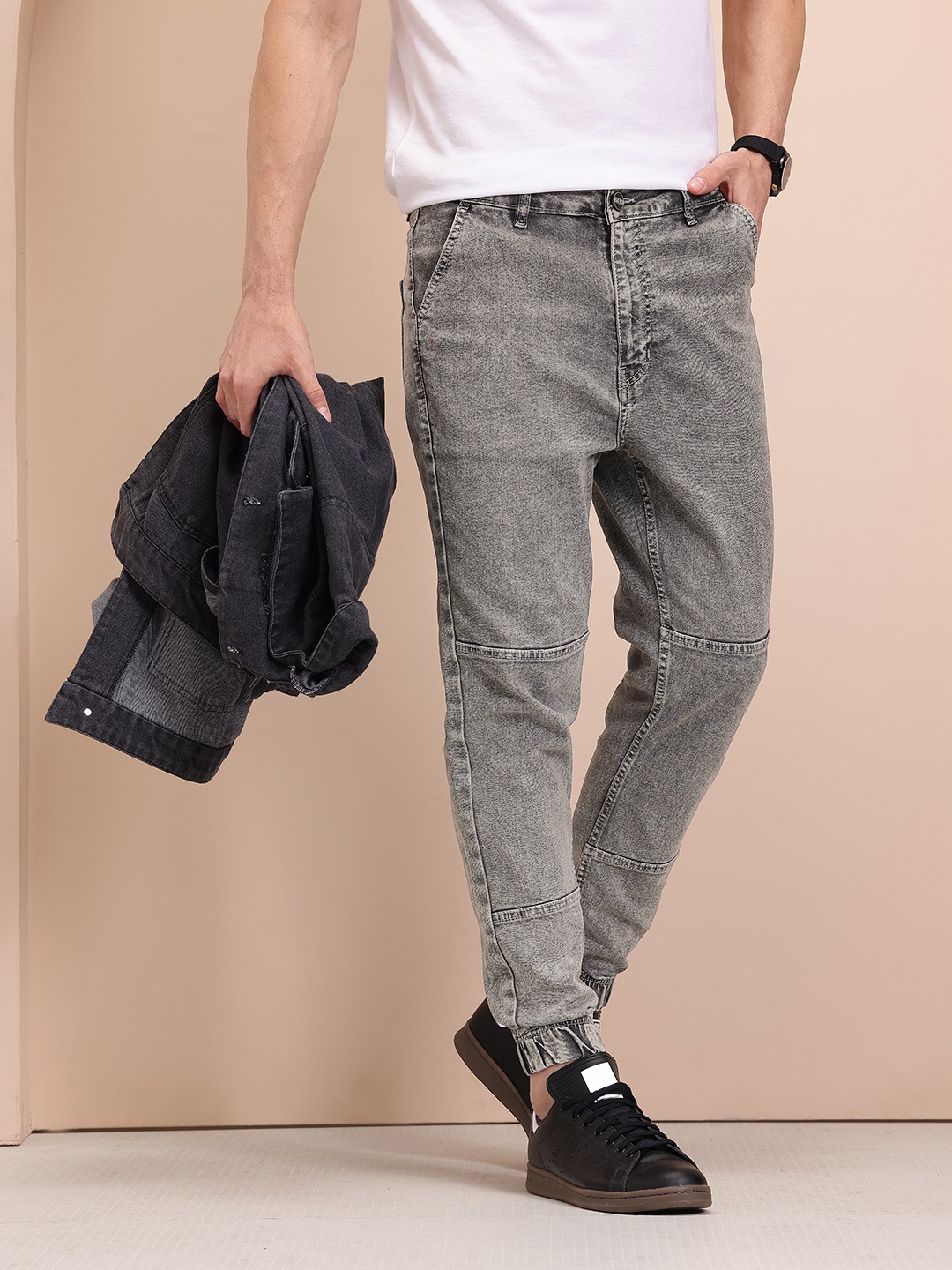 

Mast & Harbour Men Mid-Rise Light Fade Stretchable Jogger Fit Jeans, Grey