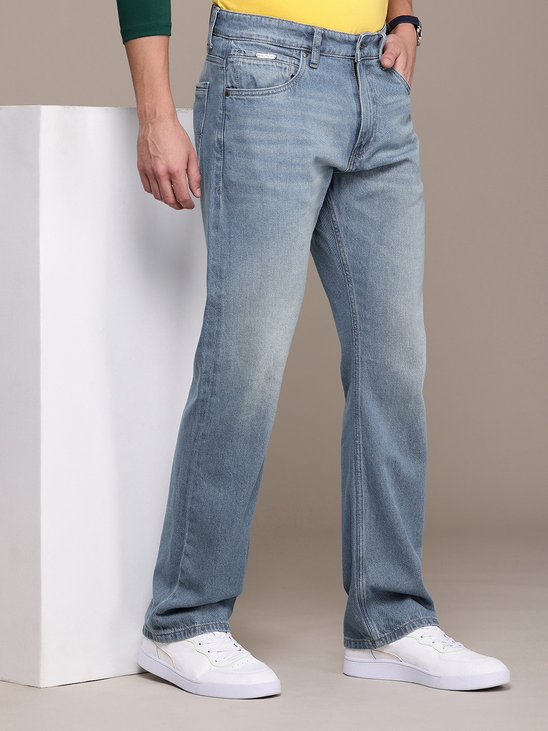 

Nautica Men Pure Cotton Bootcut Fit Light Fade Jeans, Blue