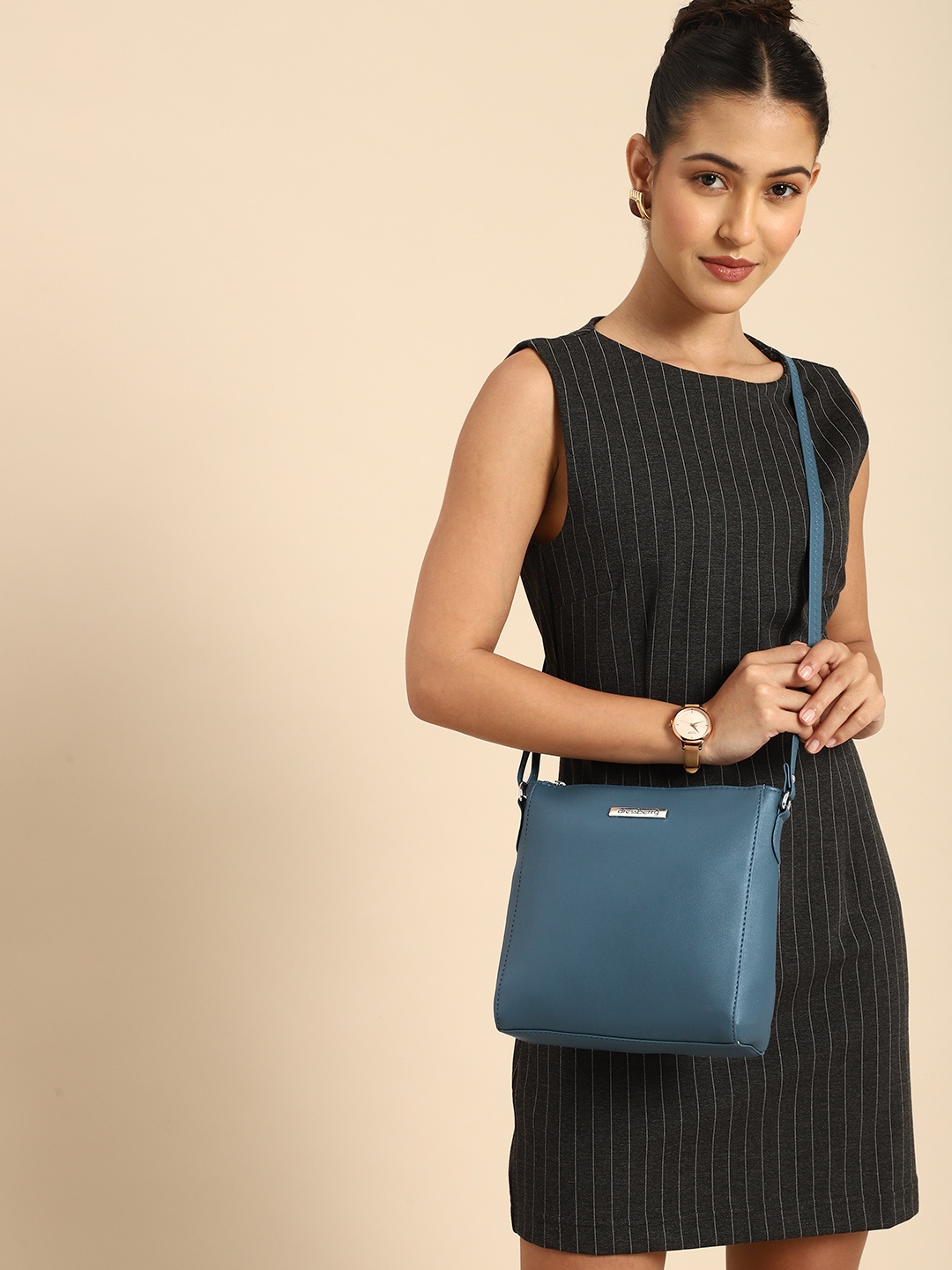 

DressBerry Structured Sling Bag, Navy blue