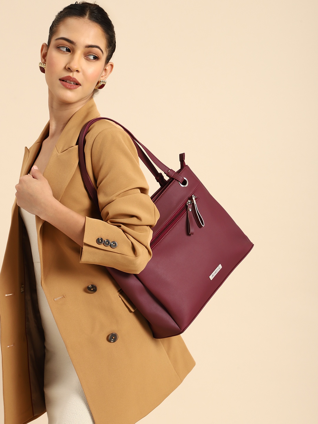 

DressBerry Swagger Shoulder Bag, Maroon