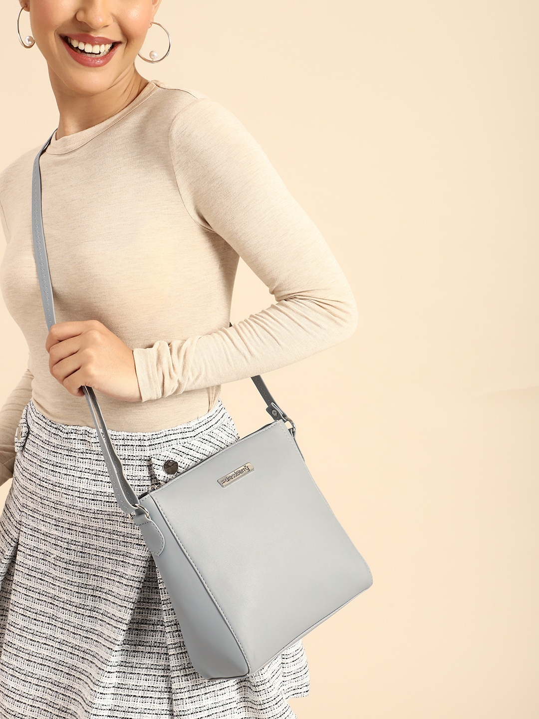 

DressBerry Solid Crossbody Sling Bag, Grey