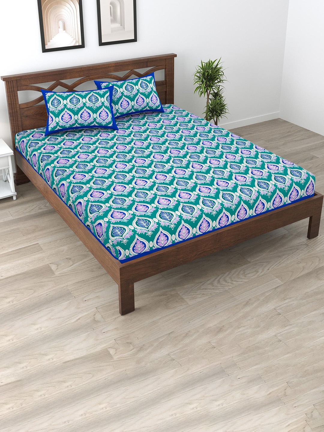 

Aura Blue & Pink Ethnic Printed Pure Cotton 120 TC Queen Bedsheet Set 2.35 x 2.15m