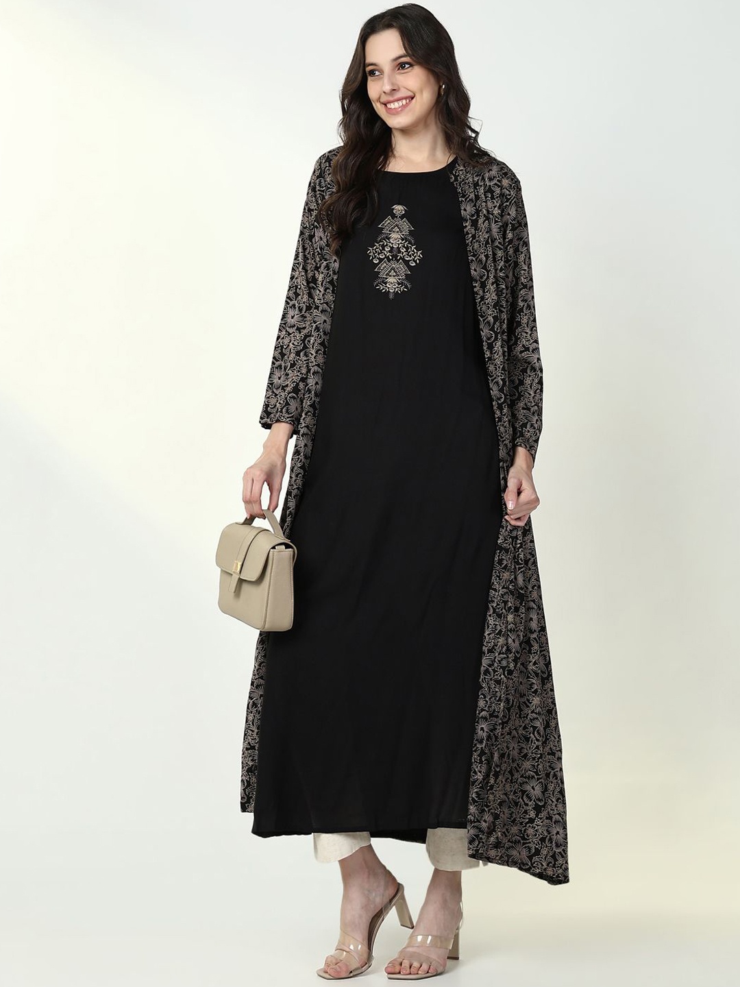 

SHOWOFF Floral Thread Work Round Neck A-Line Kurta With Shrug, Black