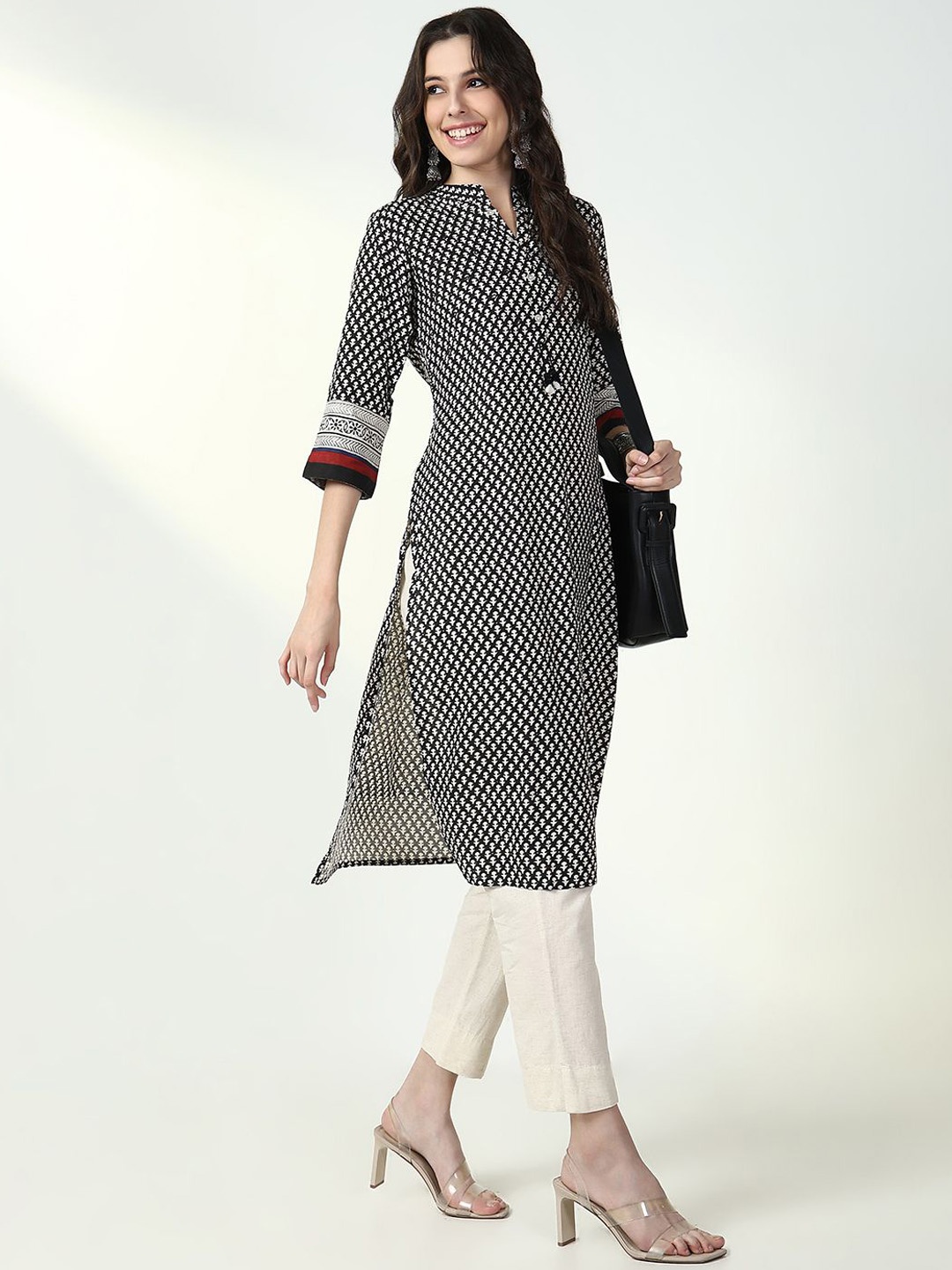 

SHOWOFF Floral Printed Regular Straight Kurta, Black