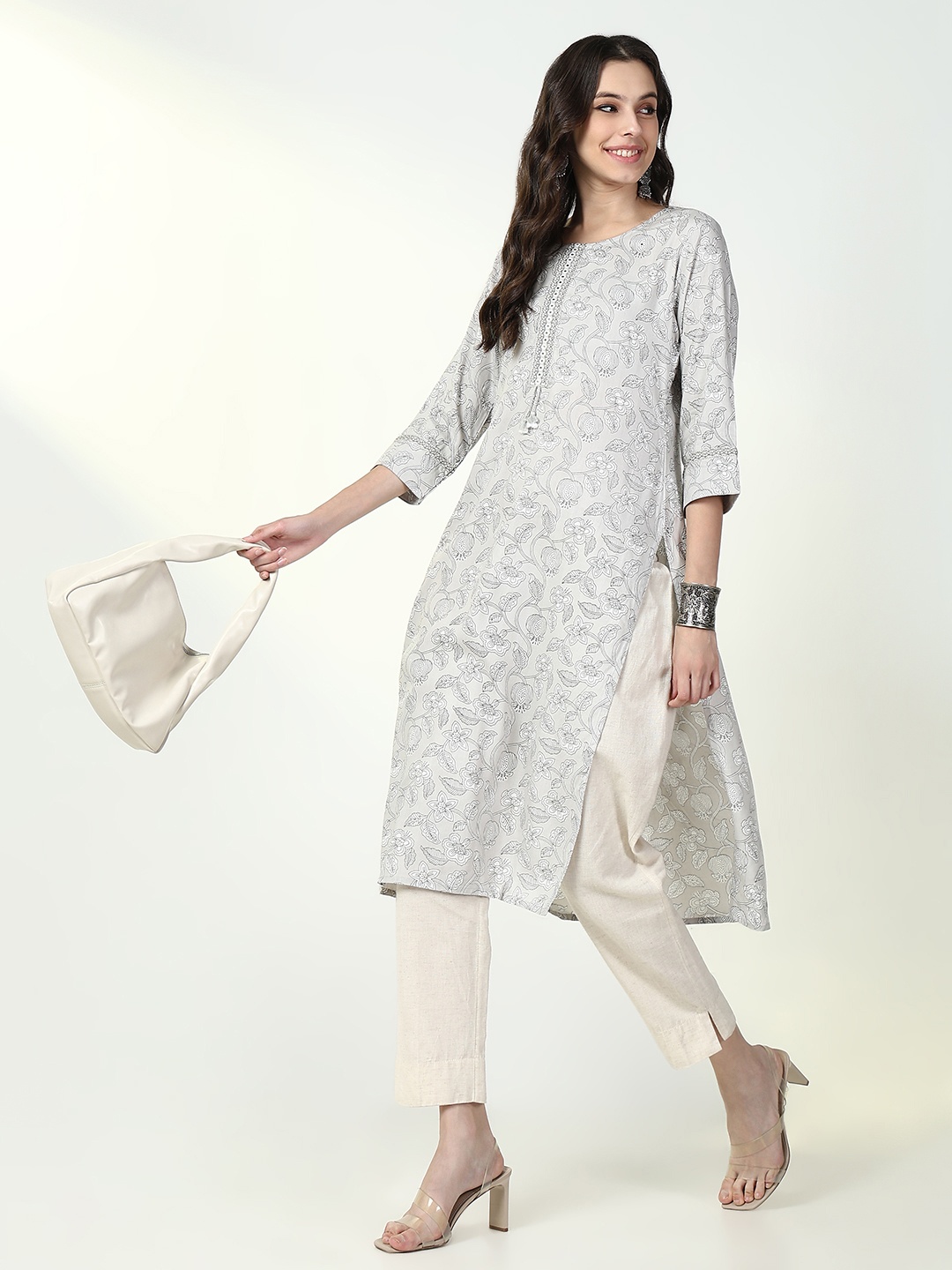 

SHOWOFF Round Neck Floral Printed Cotton Straight Kurta, Grey
