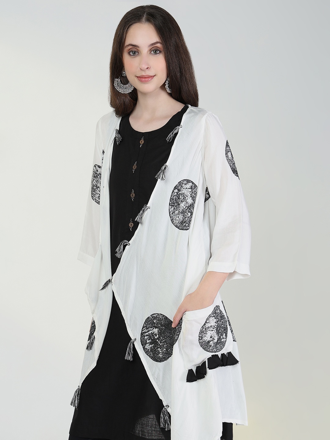 

SHOWOFF Round Neck Cotton Straight Kurta with Shrug, Black
