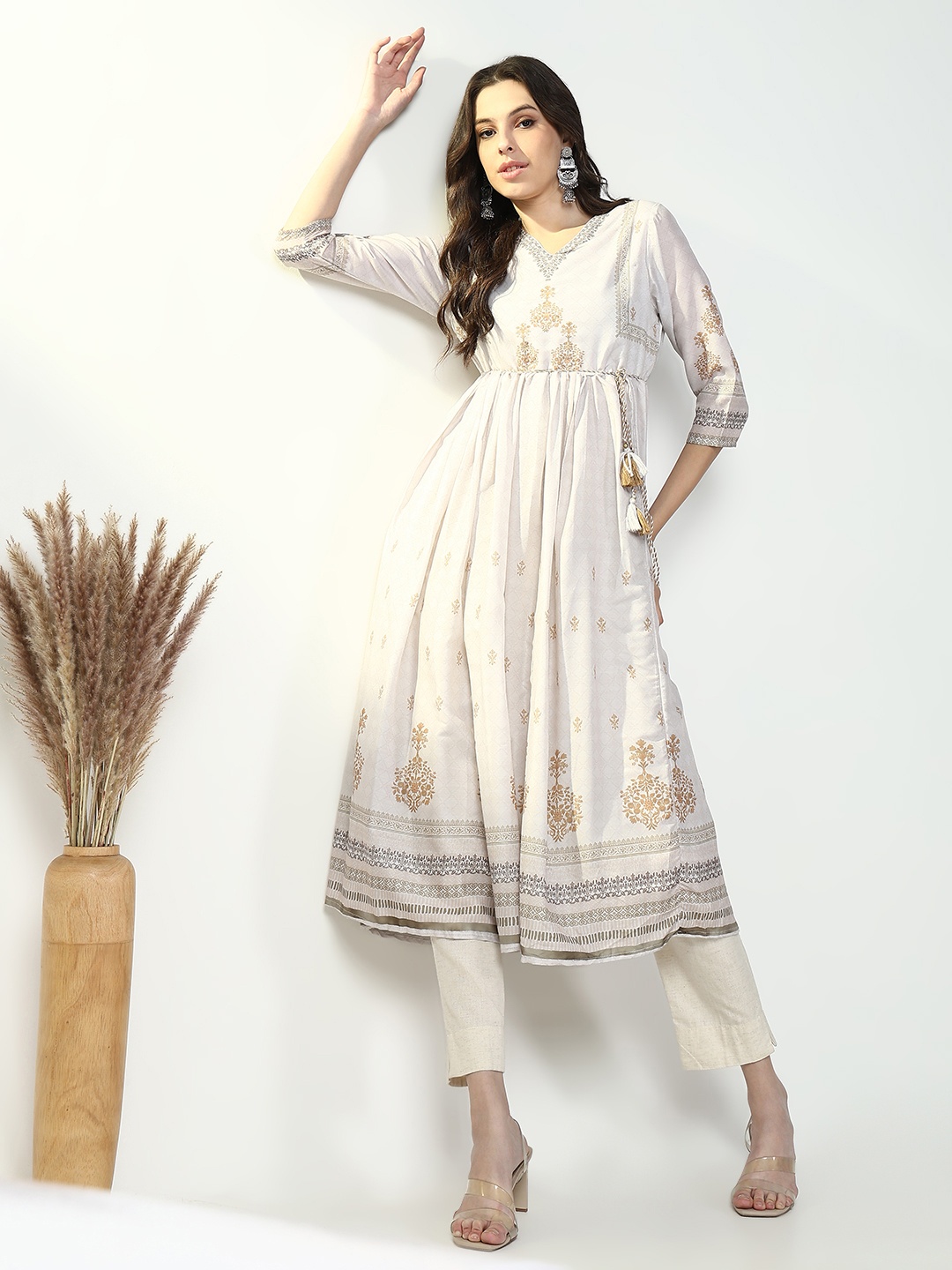 

SHOWOFF Ethnic Motifs Printed Sequinned Cotton Anarkali Kurta, Off white