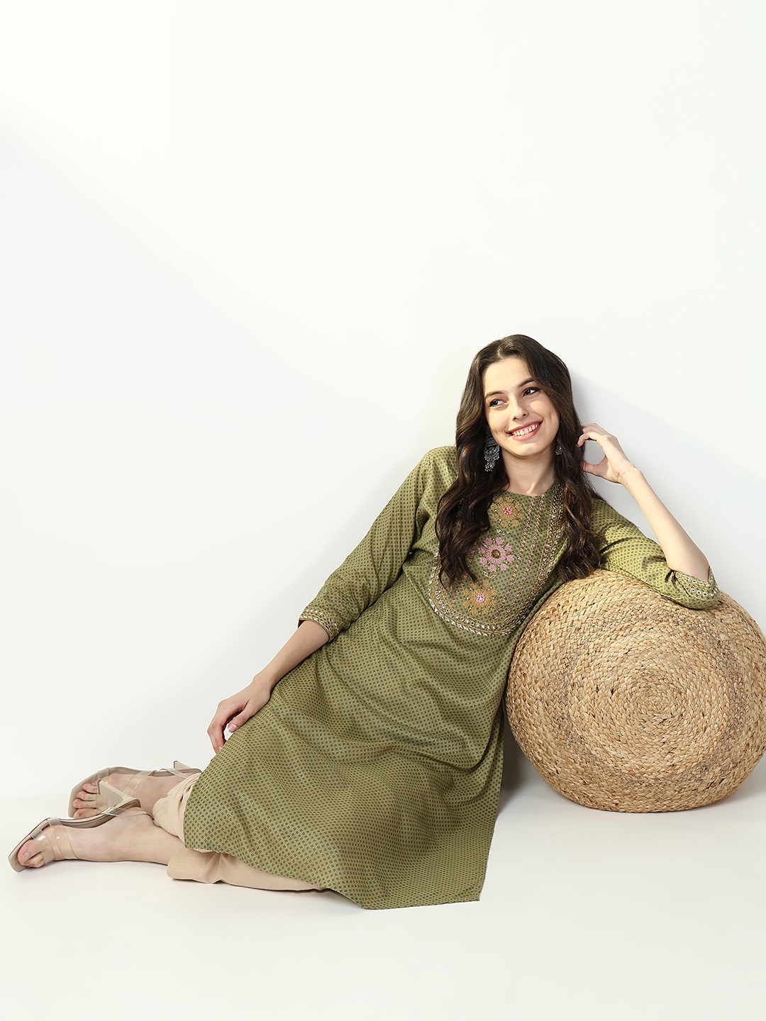 

SHOWOFF Ethnic Motifs Printed Round Neck Mirror Work Straight Kurta, Green