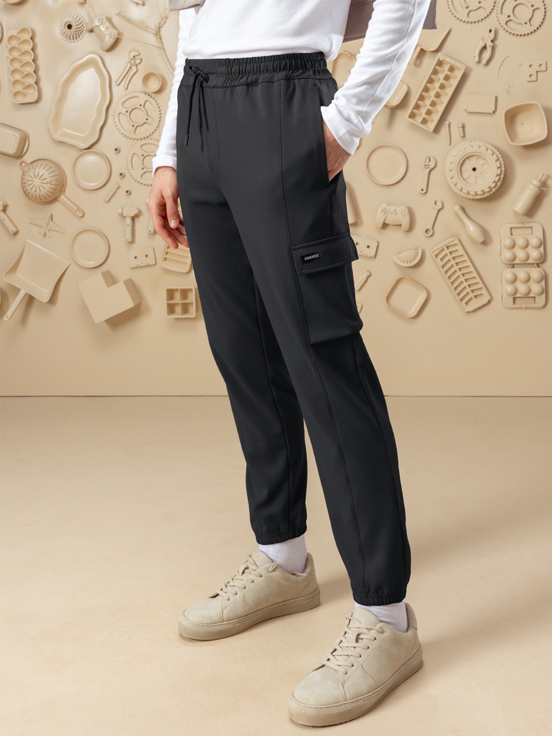 

DAMENSCH Men Mid Rise Regular Fit Cargo Joggers, Black