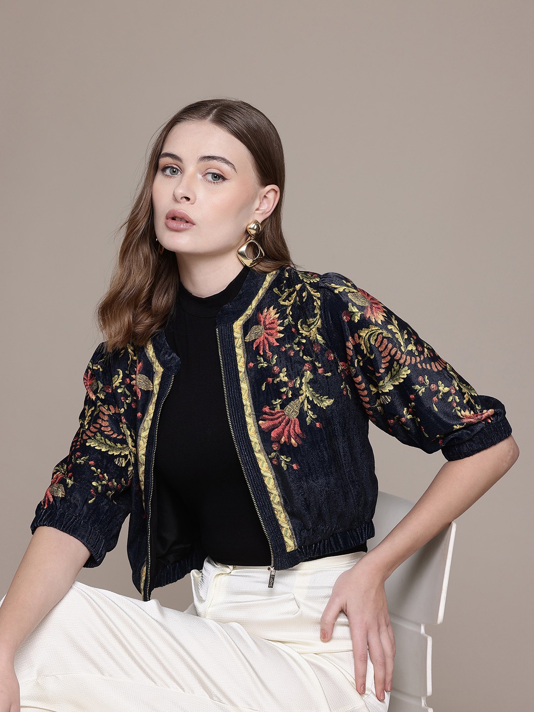 

Label Ritu Kumar Floral Printed Crop Velvet Tailored Jacket, Black