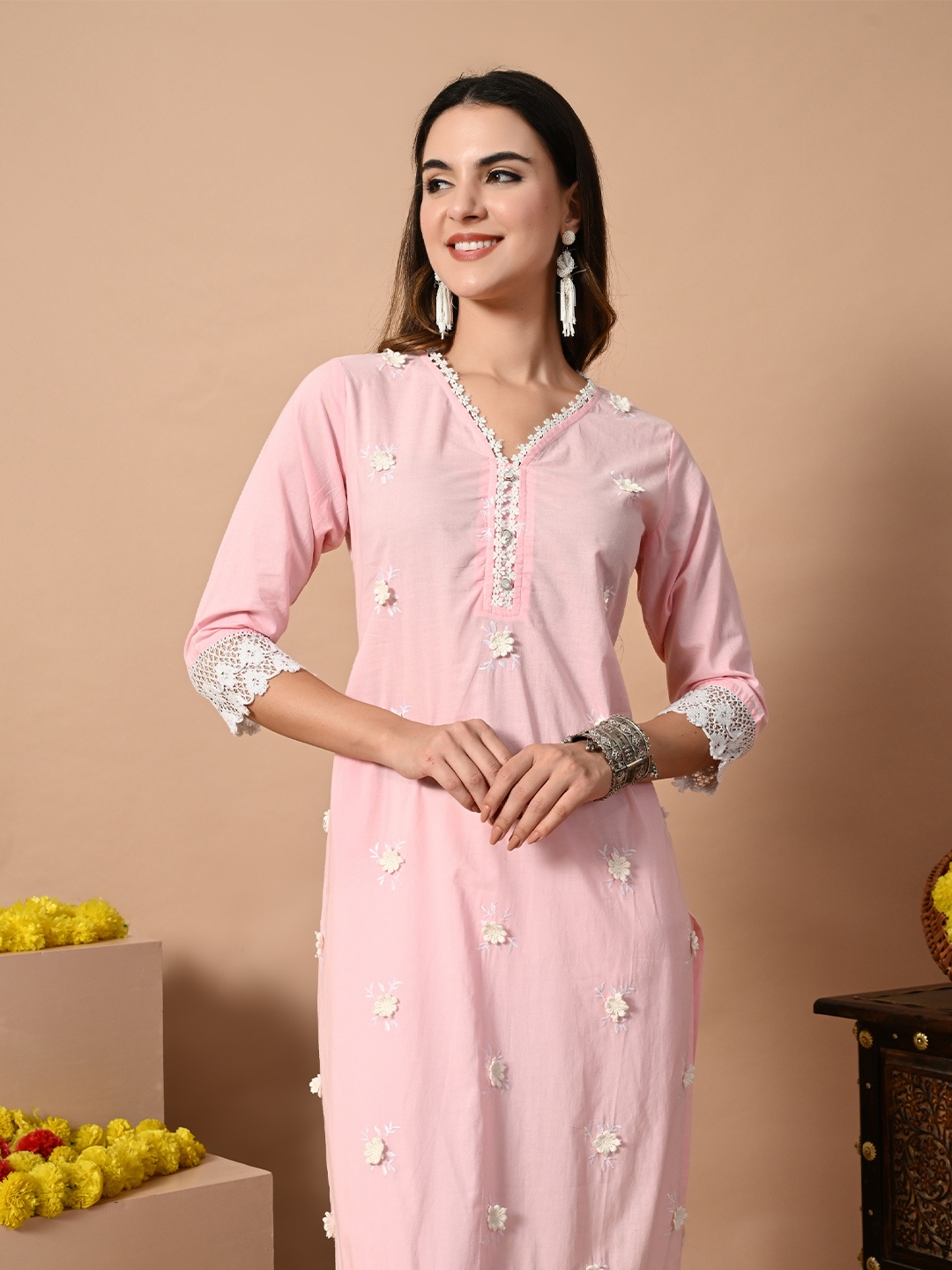 

CRENOL THREADS Floral Embroidered Pure Cotton Straight Kurta, Pink