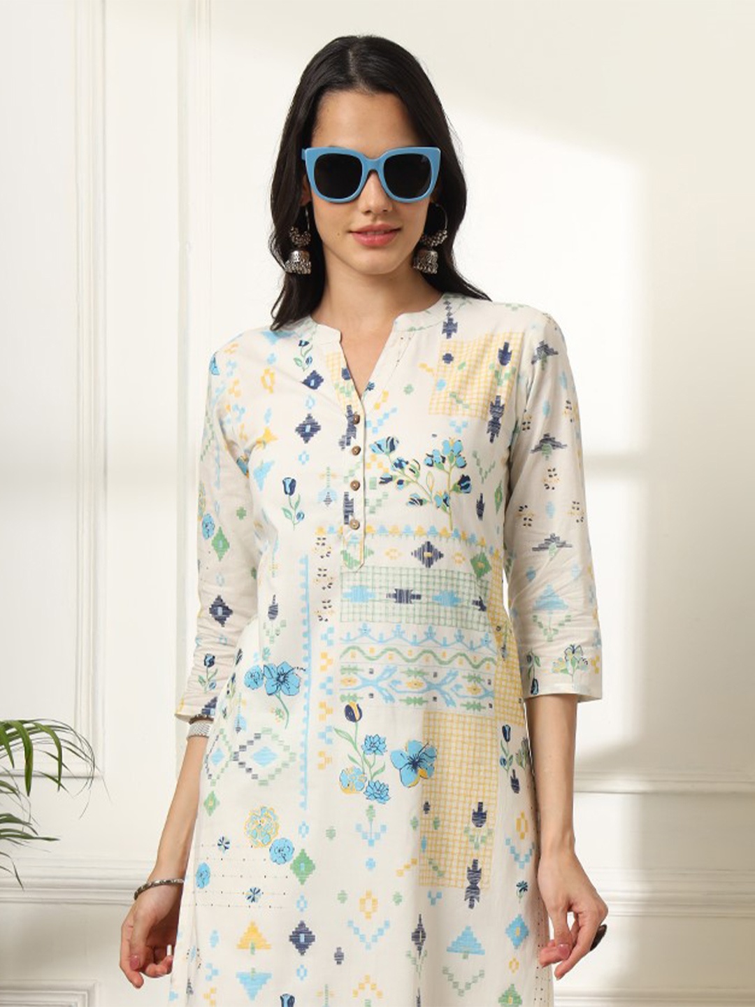 

CRENOL THREADS Women Floral Printed Mandarin Collar Straight Kurta, White