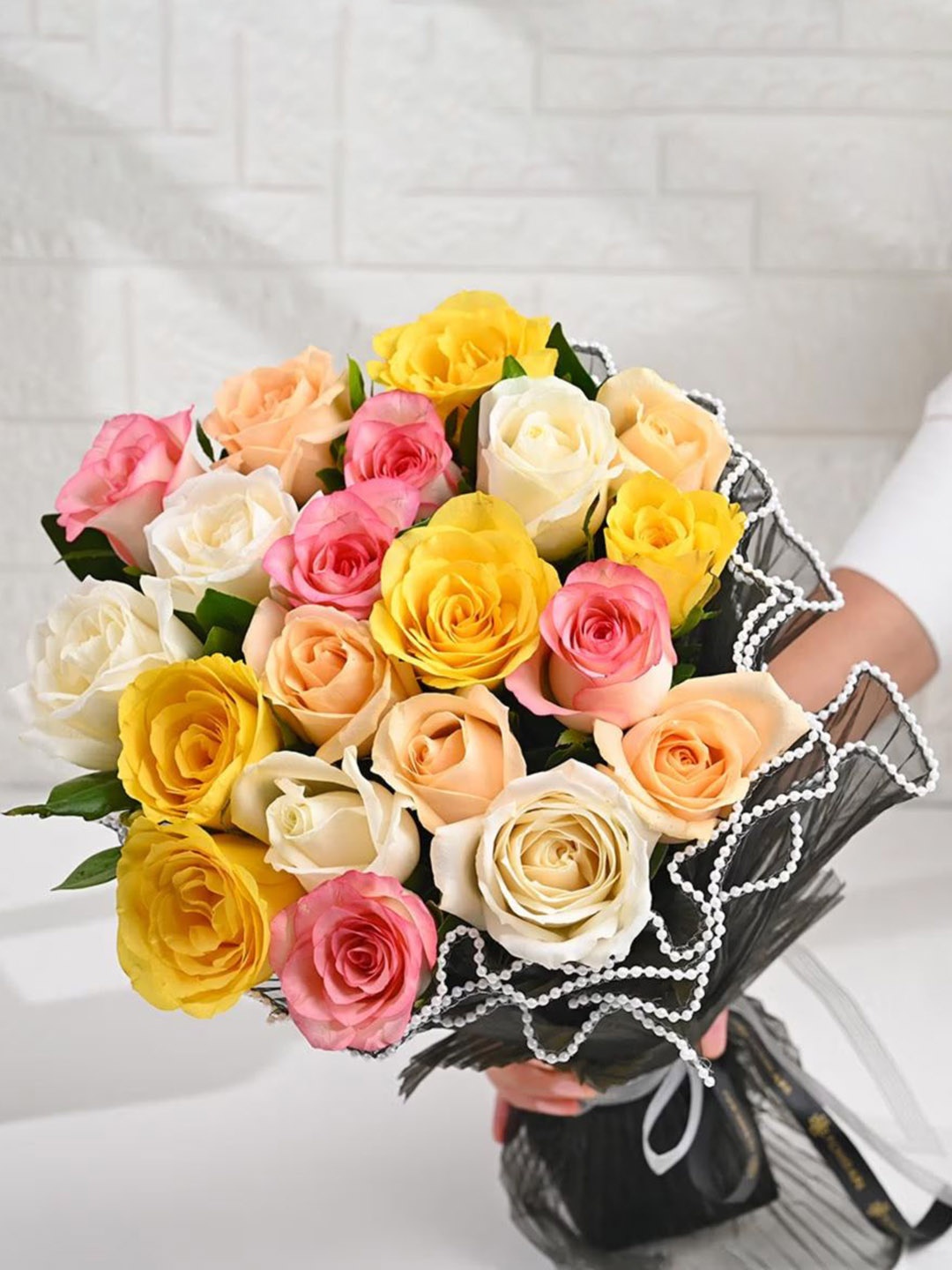 

Floweraura Yellow & Pink 15 Pieces Mix Roses Fresh Flowers Bouquet