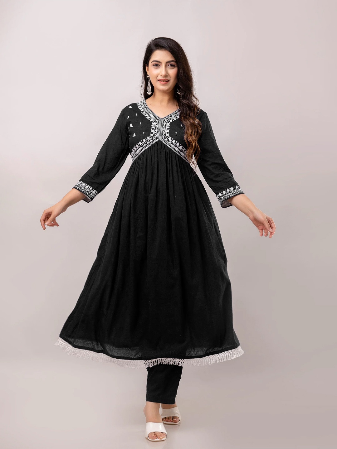 

FrionKandy Ethnic Motifs Yoke Design Pleated Thread Work Kurta with Trouser, Black