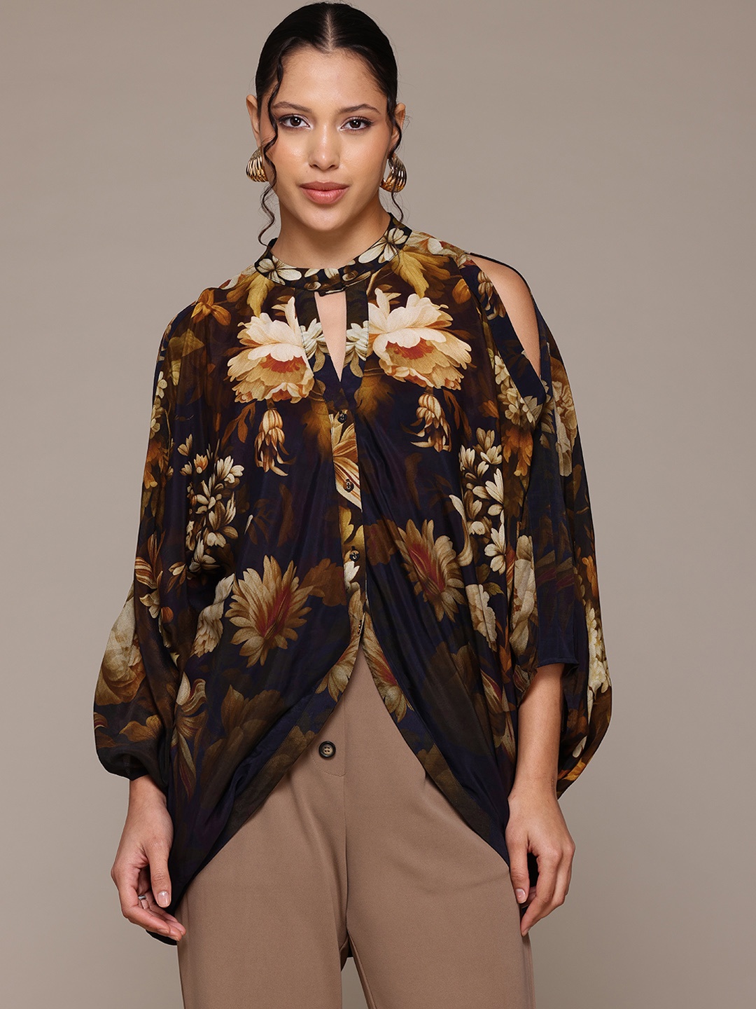 

Ritu Kumar Floral Print Slit Sleeve Asymmetrical Crepe Top, Black