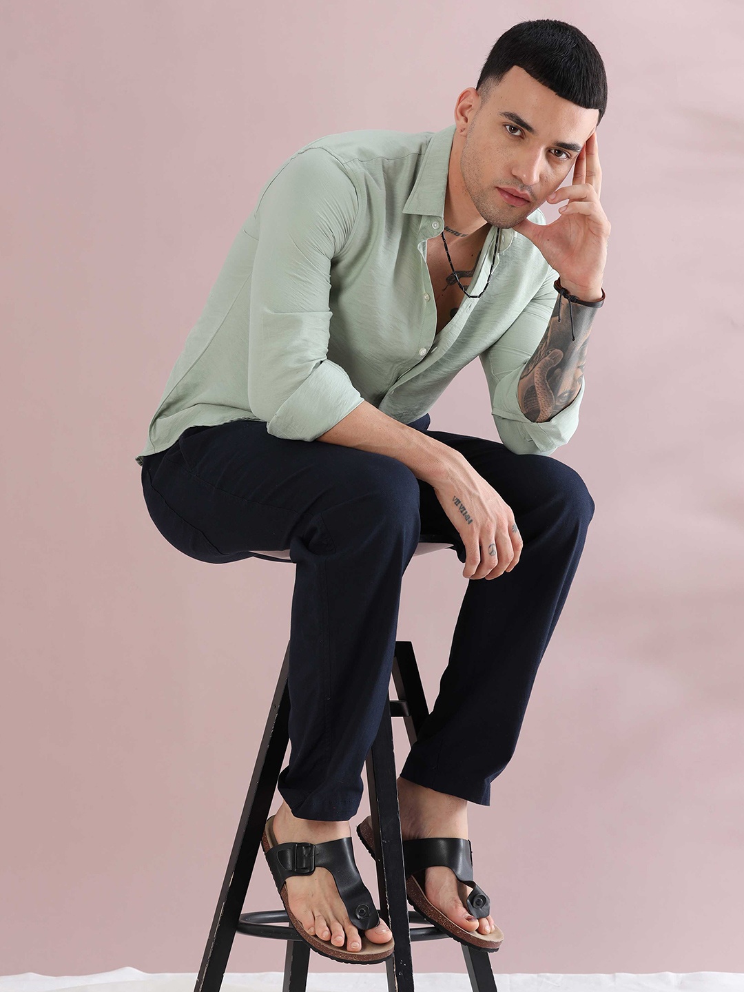 

HOUSE OF MAHNOTS Men Classic Spread Collar Solid Casual Shirt, Green