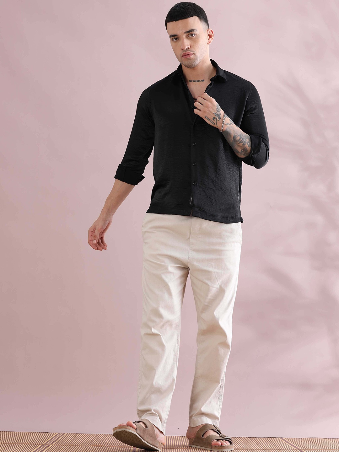 

HOUSE OF MAHNOTS Men Classic Spread Collar Solid Satin Casual Shirt, Black