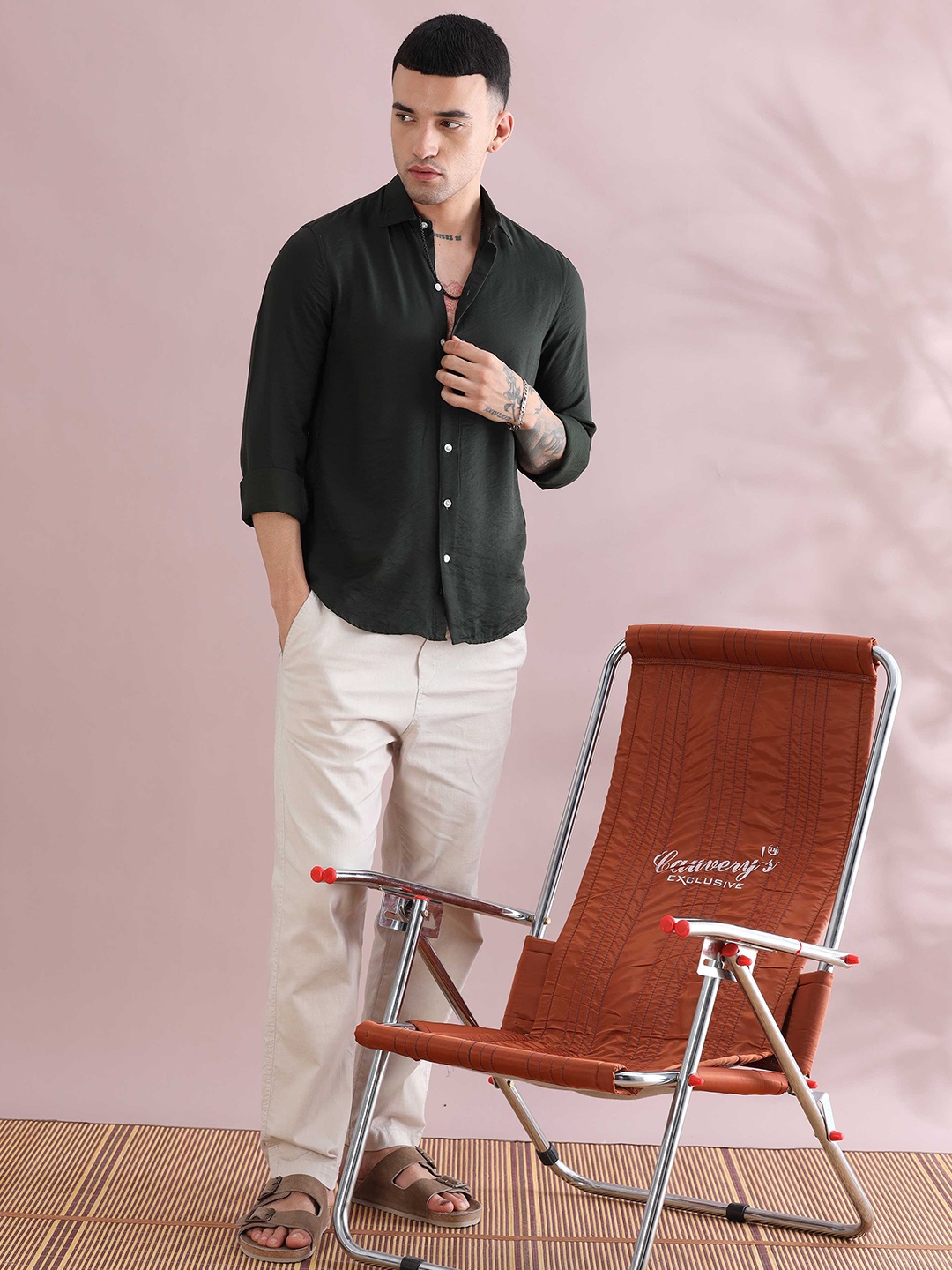 

HOUSE OF MAHNOTS Men Classic Spread Collar Solid Casual Shirt, Black