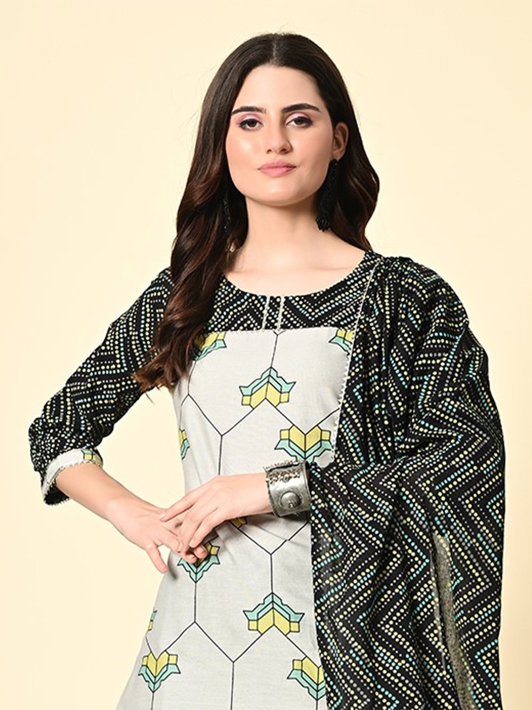 

DOISA Ethnic Motifs Printed Gotta Patti Kurta with Trousers & Dupatta, Black