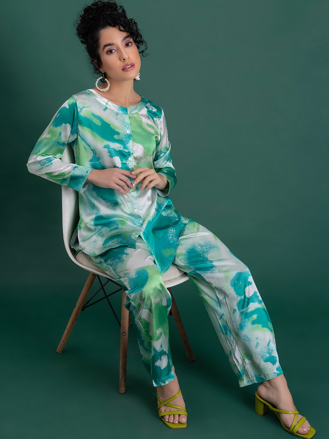 

Lounge Dreams Abstract Printed Mandarin Collar Shirt With Trouser, Green