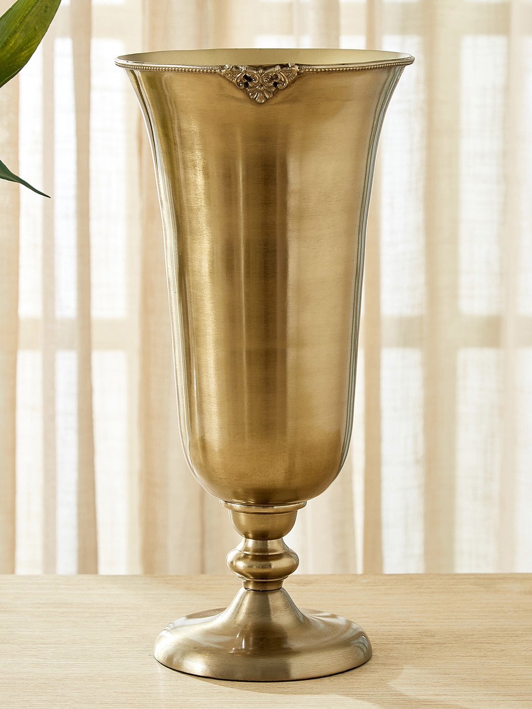 

Home Centre Heritage Renew Gold Toned Glossy Vase
